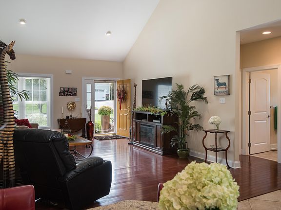 5th image of 239 Bunker Dr