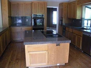 1st image of 940 Redwood Dr