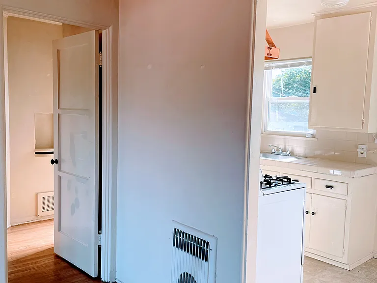 4851 Brighton Ave #D — Photo 10