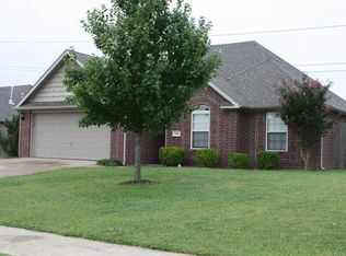 566 Westbury St, Springdale, AR 72762