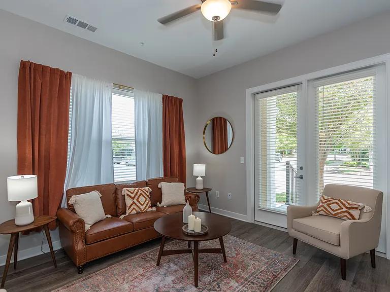 Manor on the Green Apartments — Photo 14