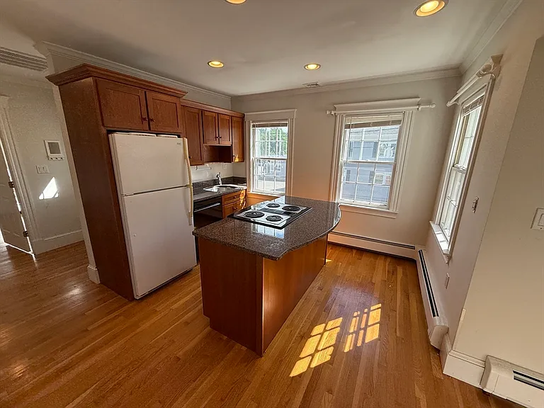 580 Main St #2 — Photo 5