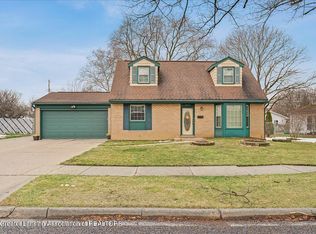 2421 Darby Dr, Lansing, MI 48906