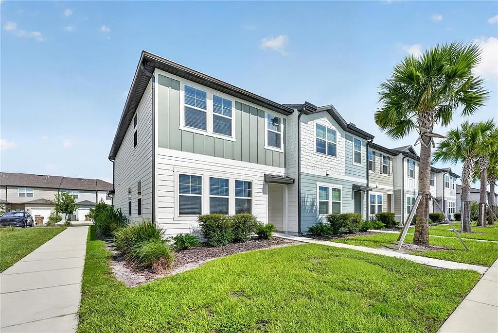 3 bed, 2.5 bath, 1594 sqft, $2,200 — Photo 3