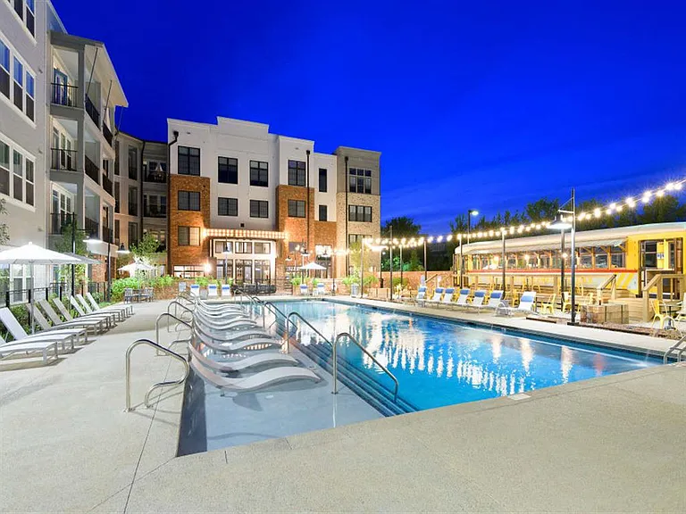 Bluebird Row Apartments — Photo 58