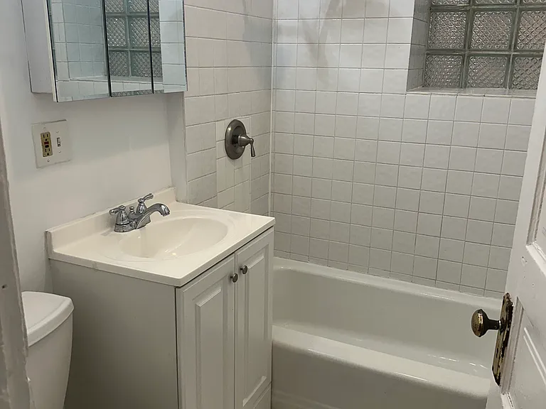 1350 N Greenview Ave #GF — Photo 11