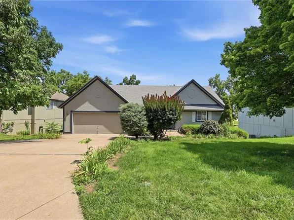 1636 N Hunter Dr, Olathe, KS 66061