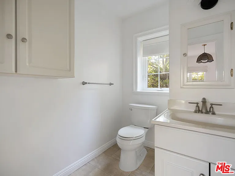 13161 Addison St — Photo 29