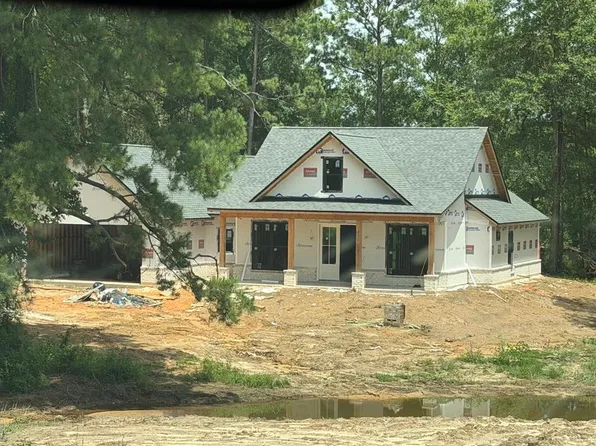 55 Bay Meadows Dr, Carriere, MS 39426