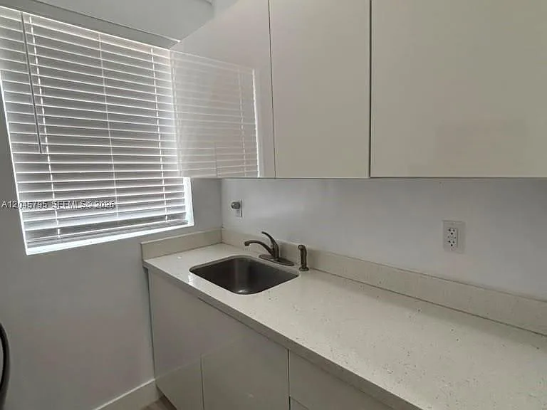 1051 NW 2nd St #15 — Photo 9