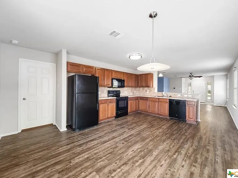 313 Wimberley St — Photo 16