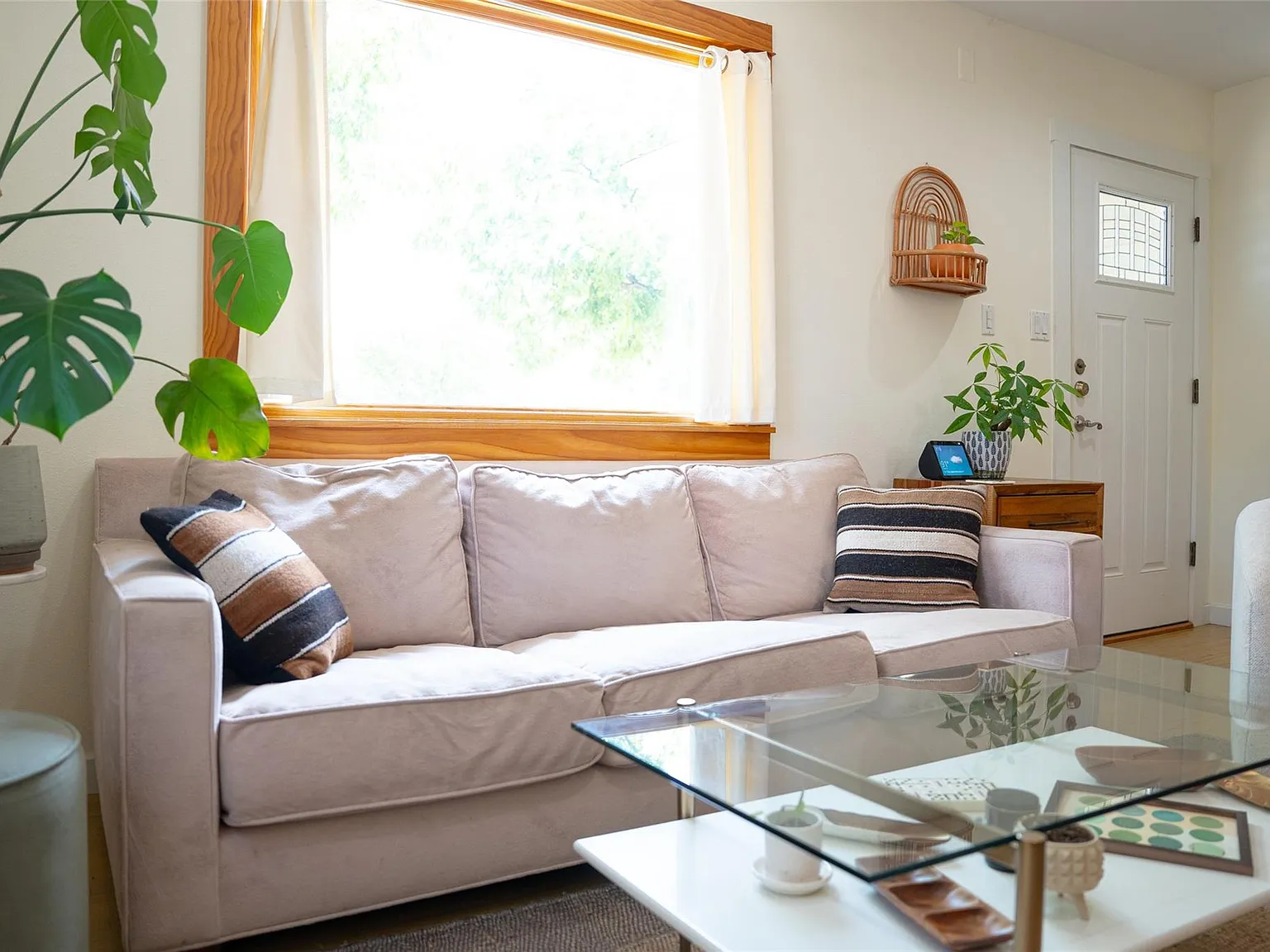 2 bed, 1.0 bath, 698 sqft, $2,800 — Photo 1