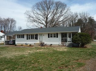817 Meadowood St, Greensboro, NC 27409