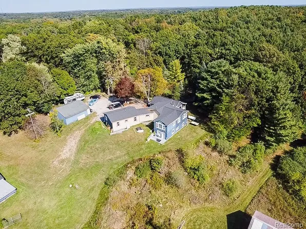 7441 Tipsico Lake Rd, Holly, MI 48442