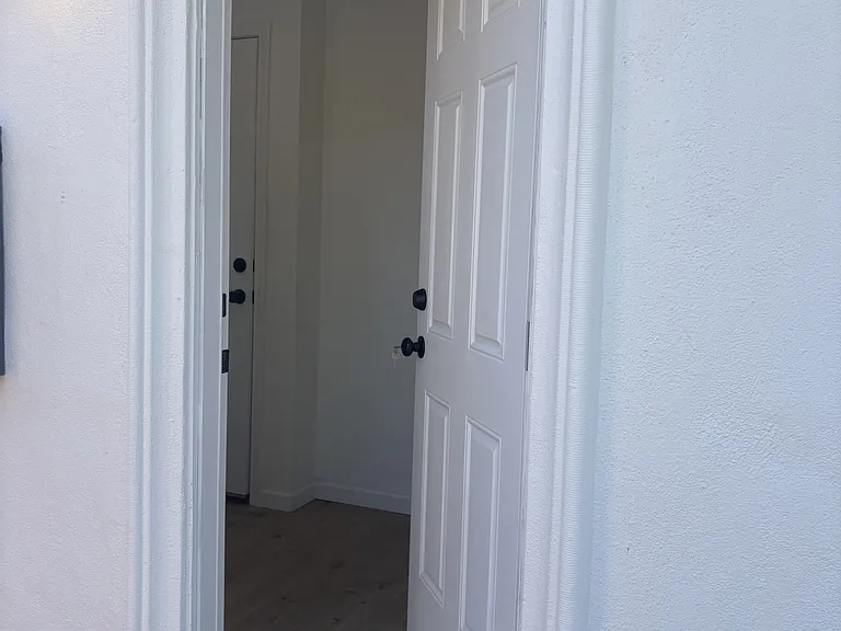 1515 W Bristol Ave — Photo 18
