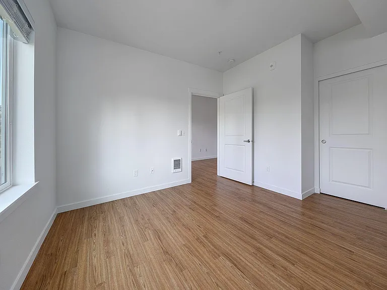 7550 N Lombard St — Photo 35