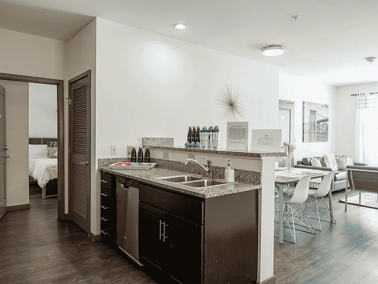 1475 Washington Ave — Photo 1