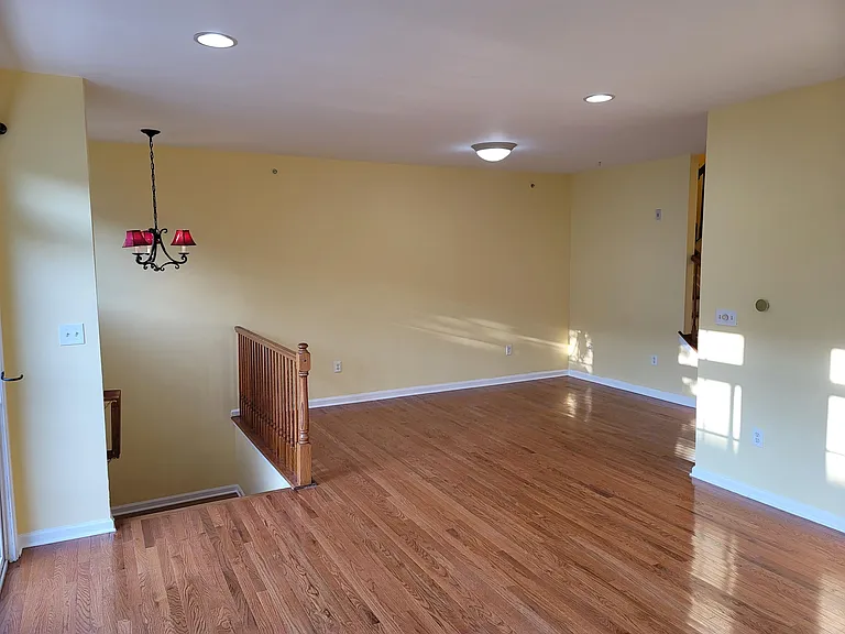 8 McMartin Ct — Photo 4
