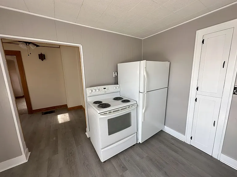 2080 SW Washburn Ave — Photo 5
