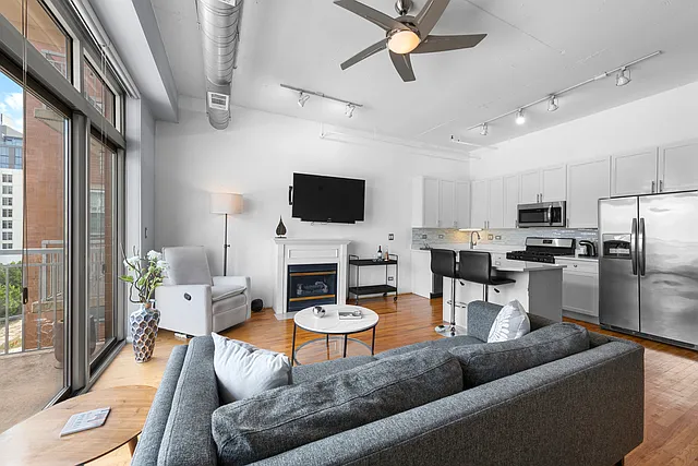 950 W Monroe St #616 — Photo 5