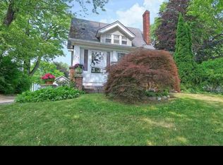 126 S Roslyn Rd, Waterford, MI 48328