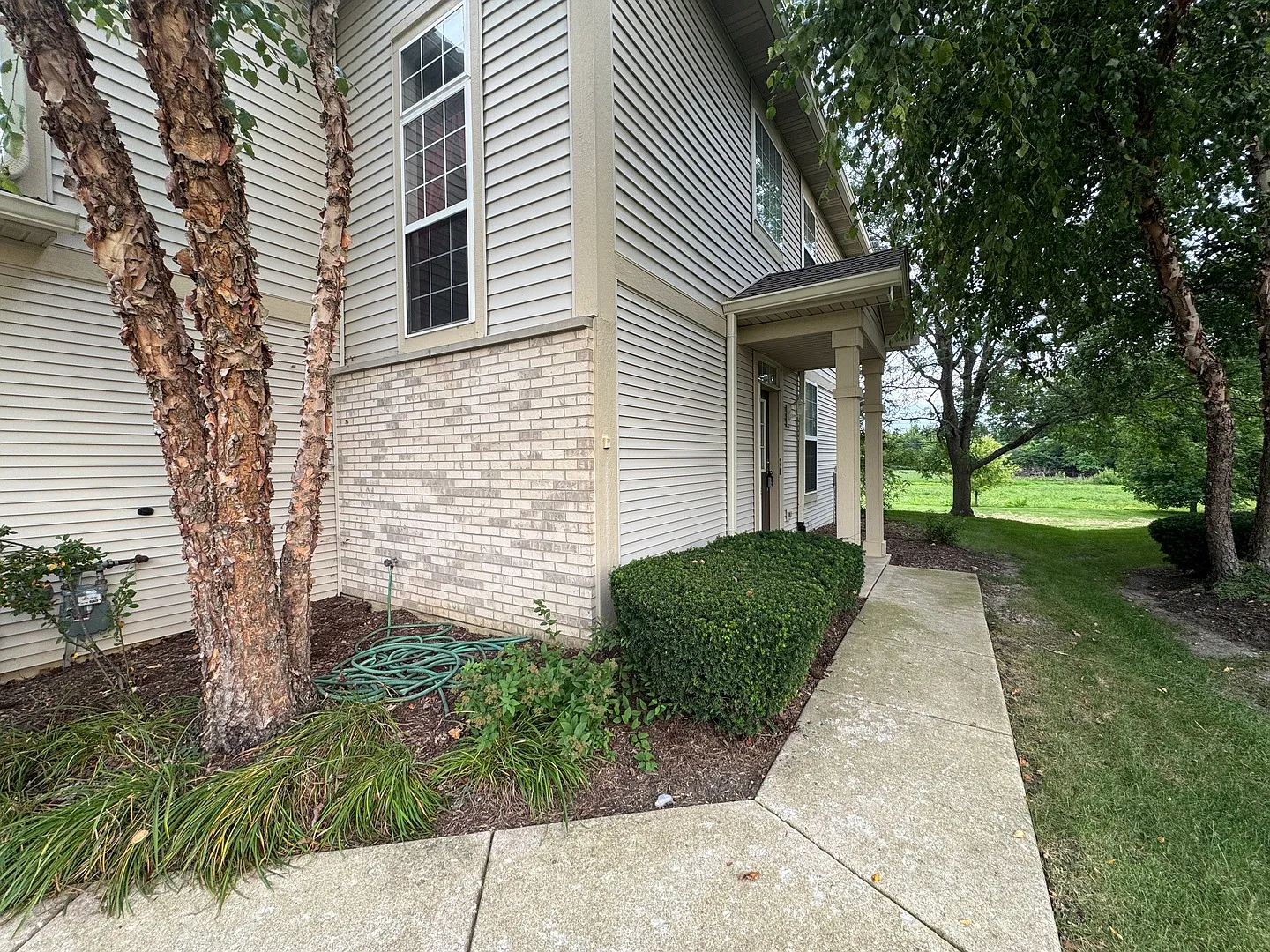 3 bed, 2.5 bath, 1628 sqft, $2,900 — Photo 2