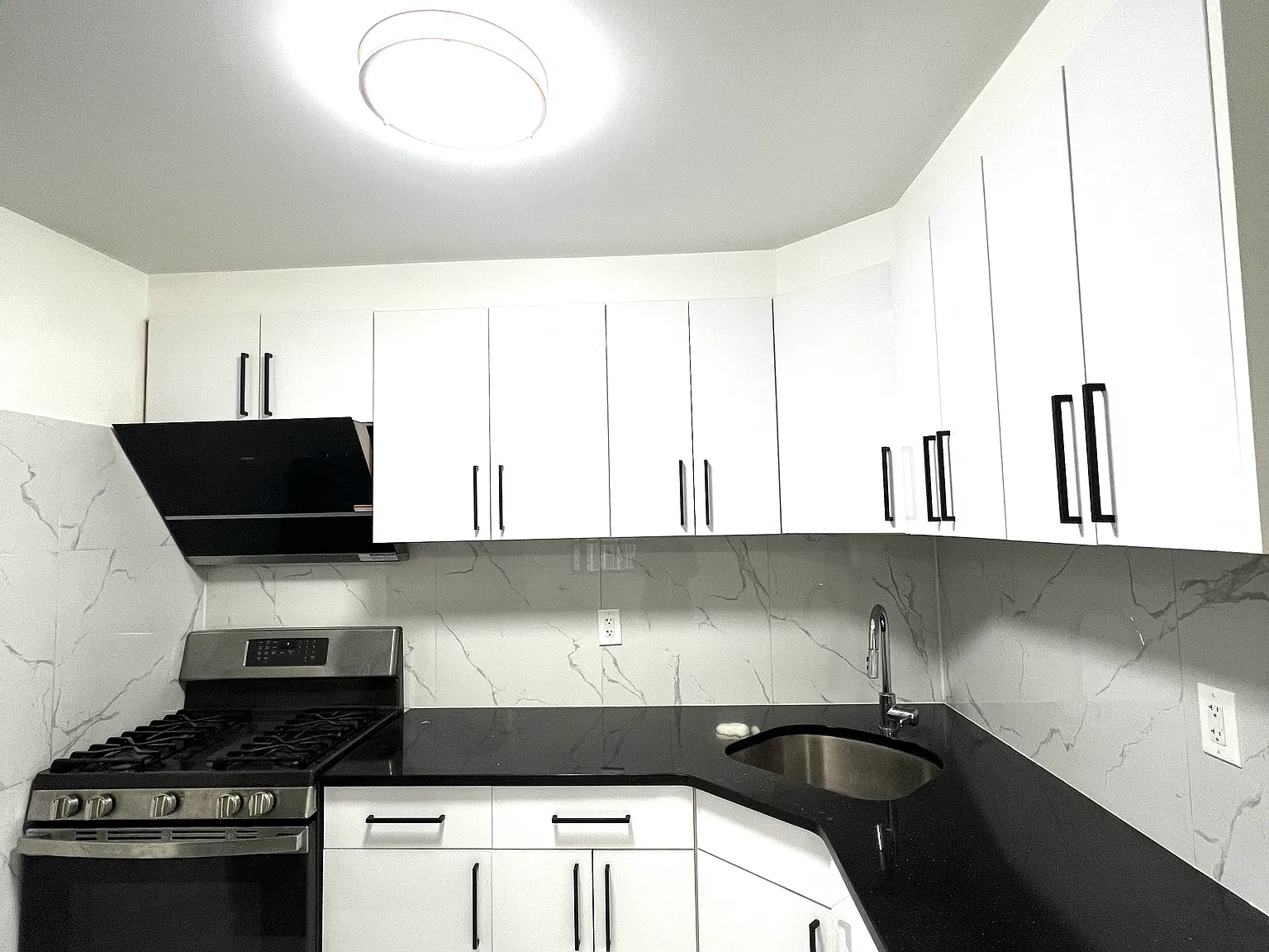 3 bed, $2,800 — Photo 1