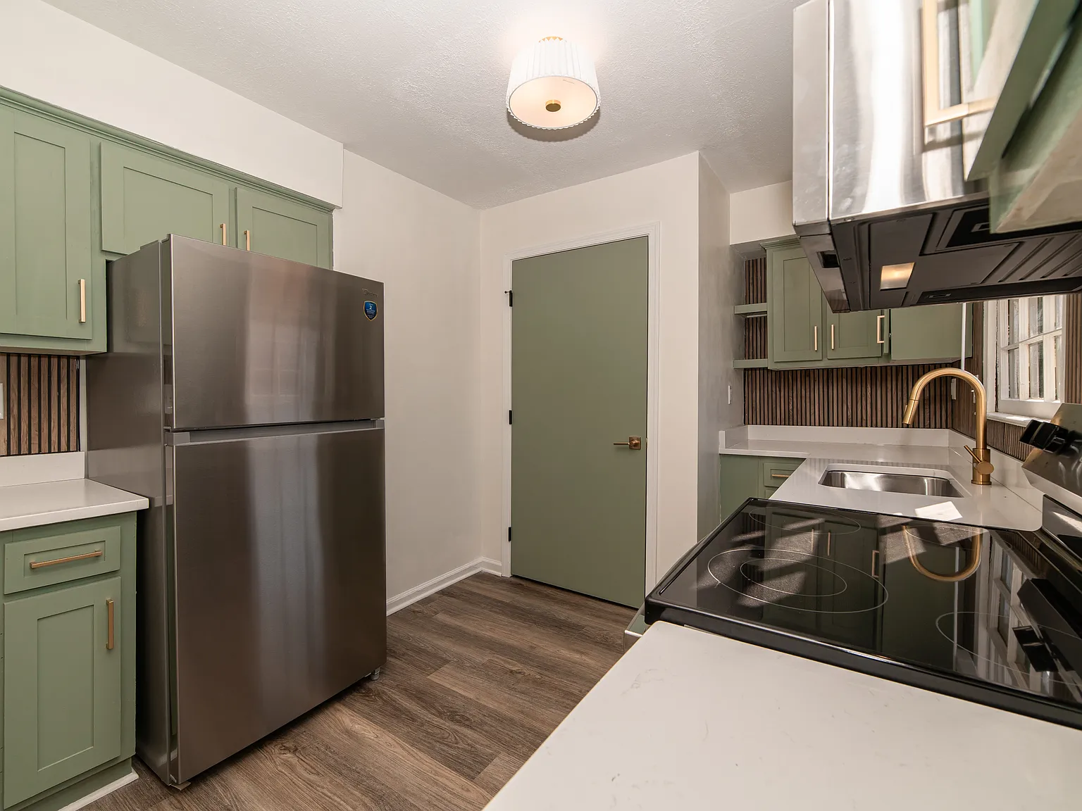 Bayview Apartments — Photo 3