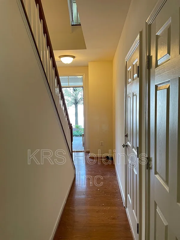 3 bed, 3.5 bath, 1800 sqft, $2,795 — Photo 4