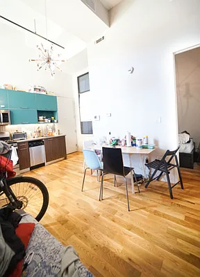 Rented by Manhattan Management LLC | media 42