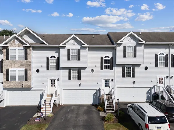 1107 Arrowhead Dr, Washington, PA 15301
