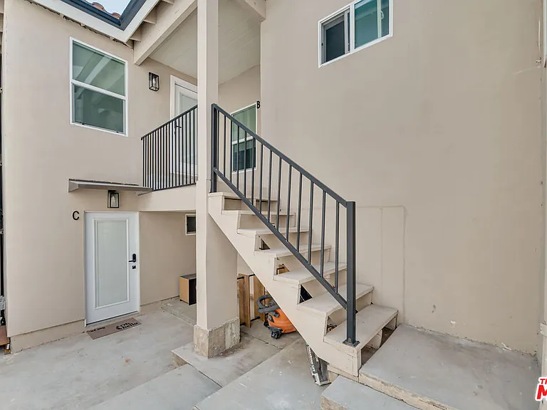 9042 Phyllis Ave #B — Photo 13
