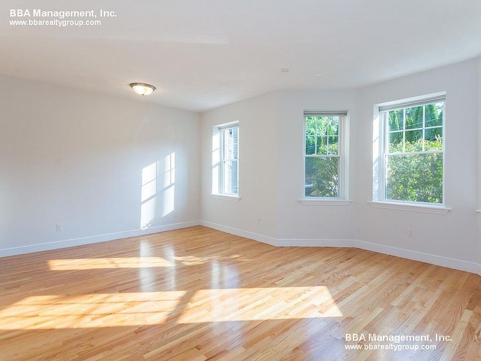 2nd image of 151 Chiswick Rd #2TT