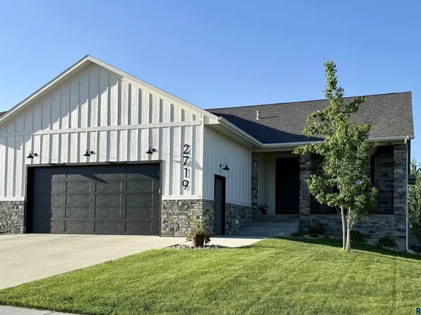 2719 W Oak Hill Dr, Sioux Falls, SD 57108