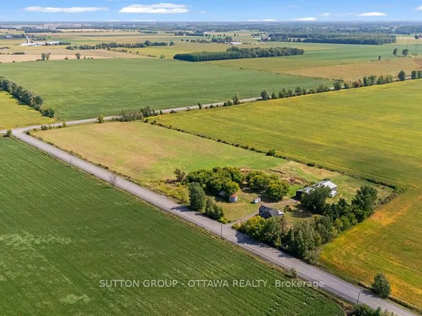 9420 Parkway Rd, Ottawa, ON K0A 1V0