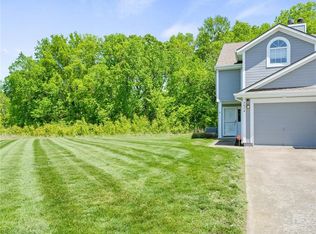 5676 NW Plantation Dr, Lees Summit, MO 64064