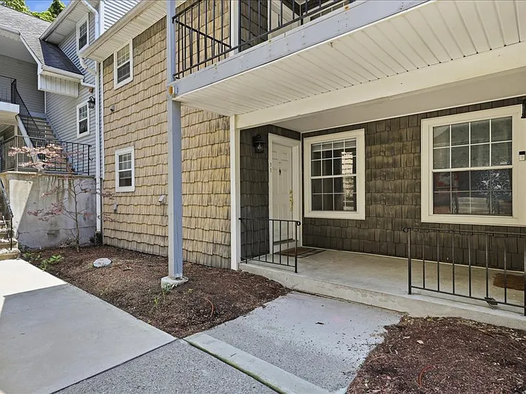 130 N Kensico Ave #11C — Photo 2
