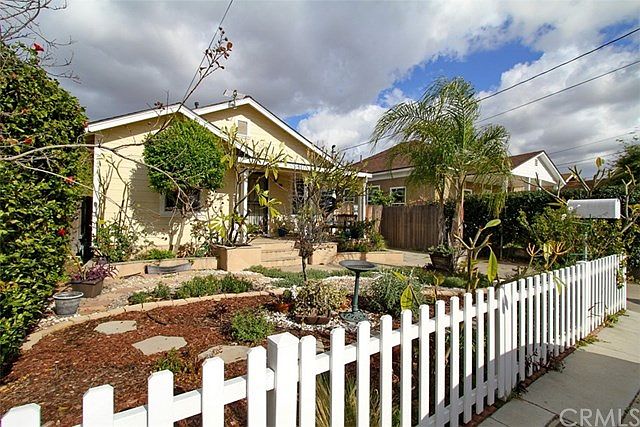 1st image of 940 Cypress Ave