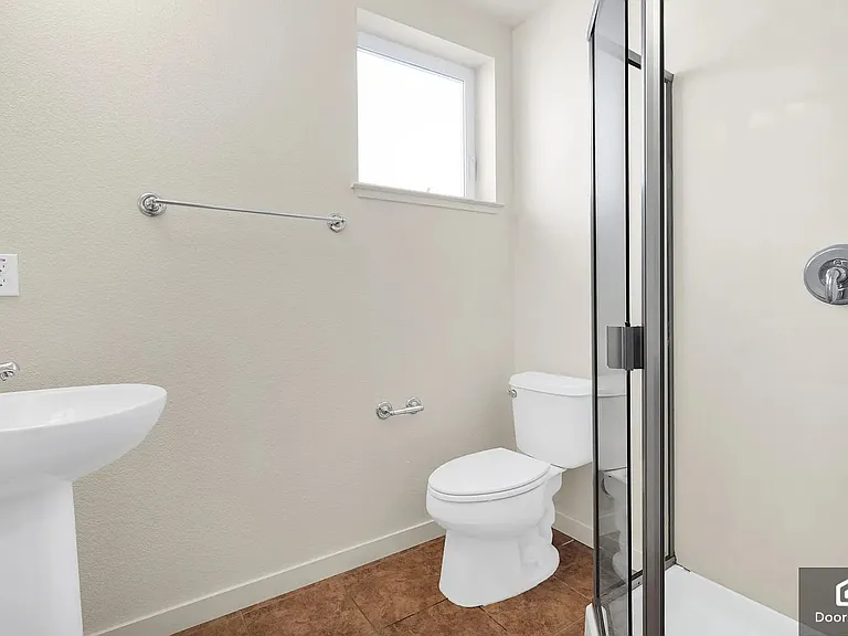 1905 Cambridge Dr — Photo 16