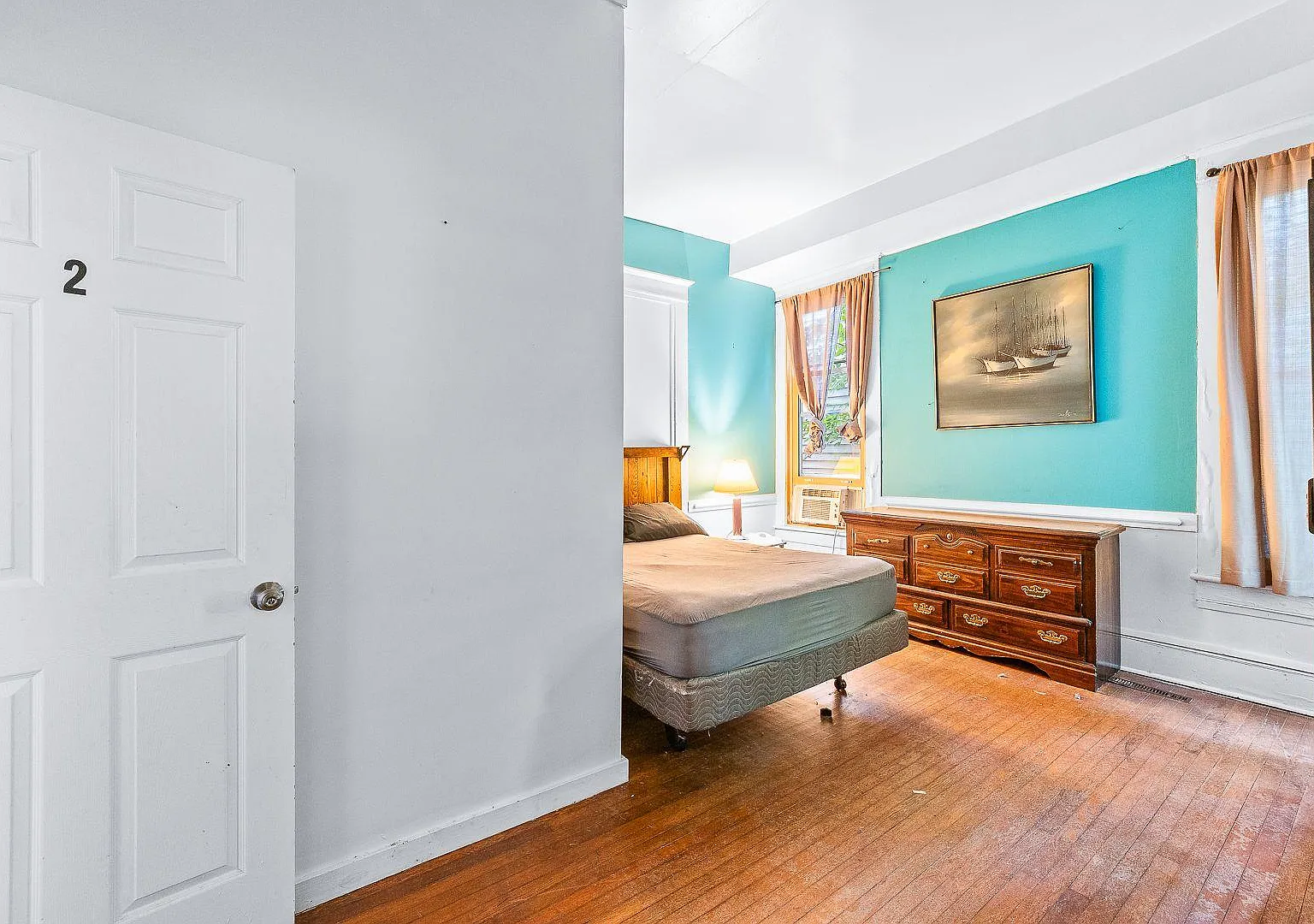 4 bed, 4.0 bath, 4100 sqft, $763 — Photo 1