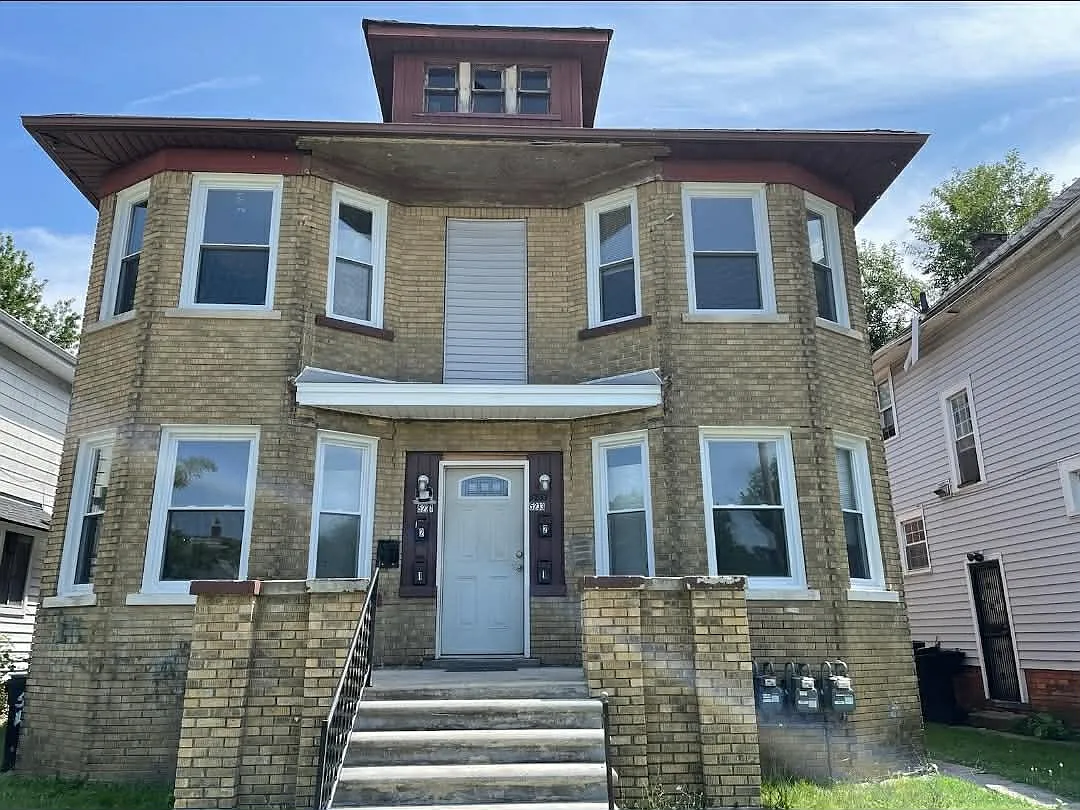 2 bed, $1,000 — Photo 1