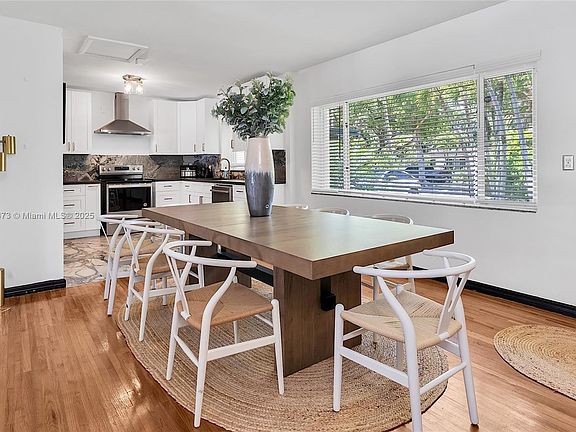 4th image of 660 NE 121st St #1