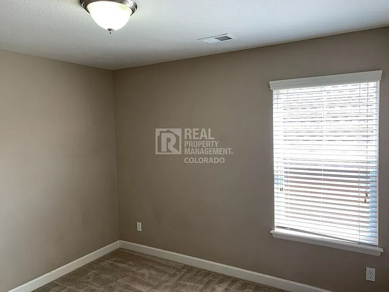 5028 S Versailles Cir — Photo 18