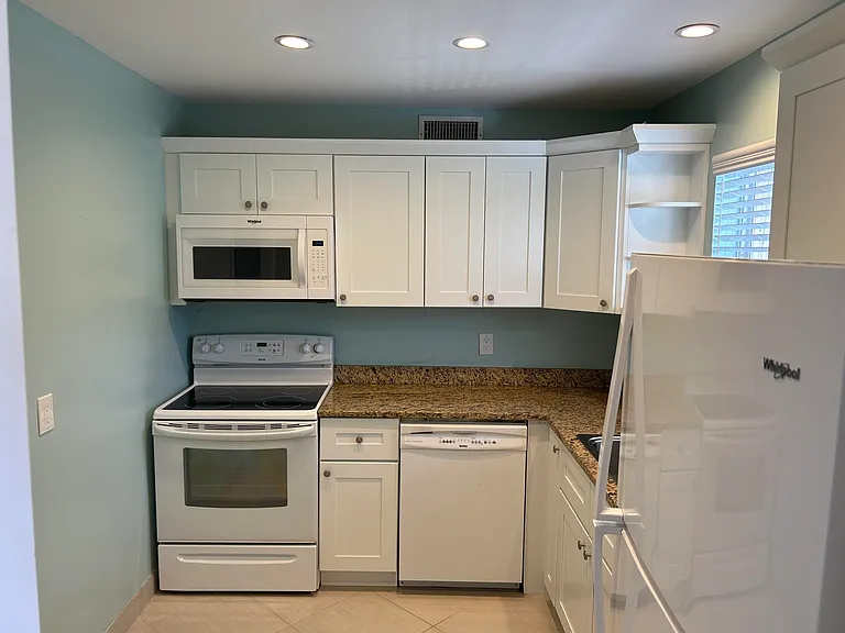 705 Lori Dr #210 — Photo 9