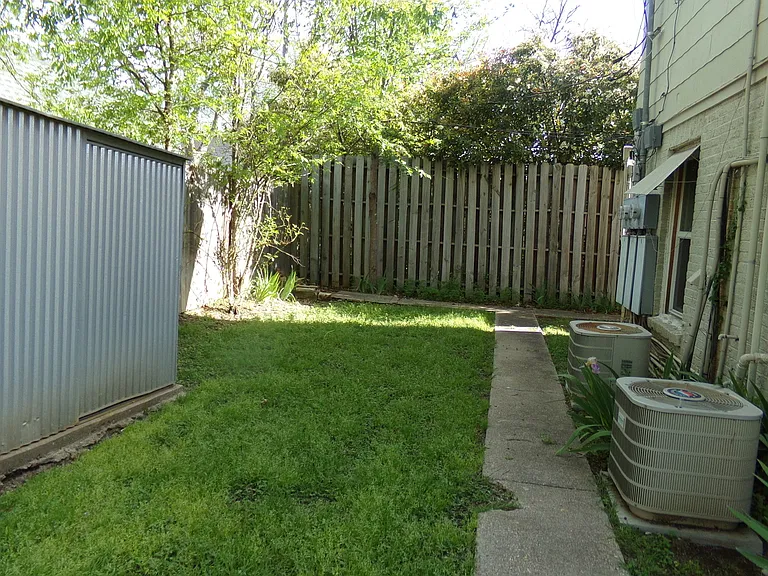 2007 Tremont Ave #C — Photo 12