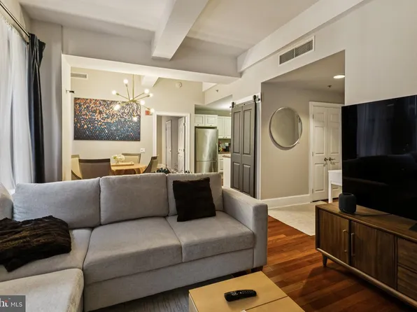 1500 Chestnut St APT 8I, Philadelphia, PA 19102