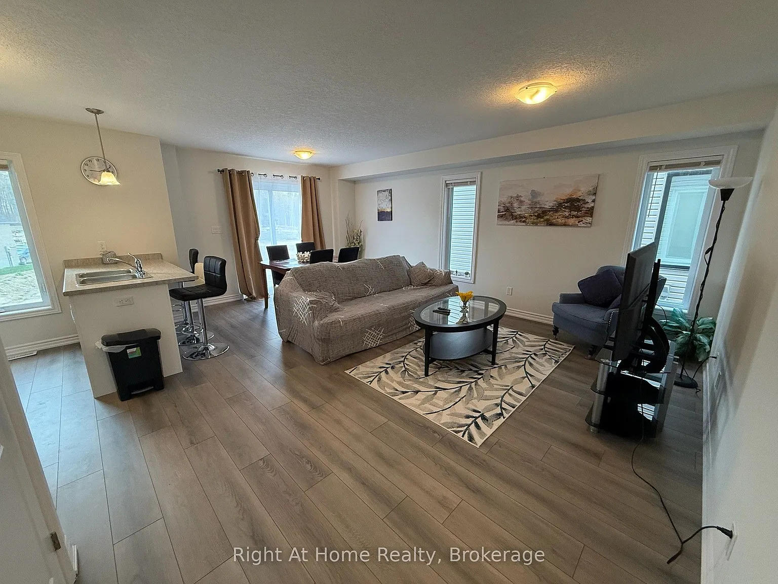 3 bed, $2,600 — Photo 3