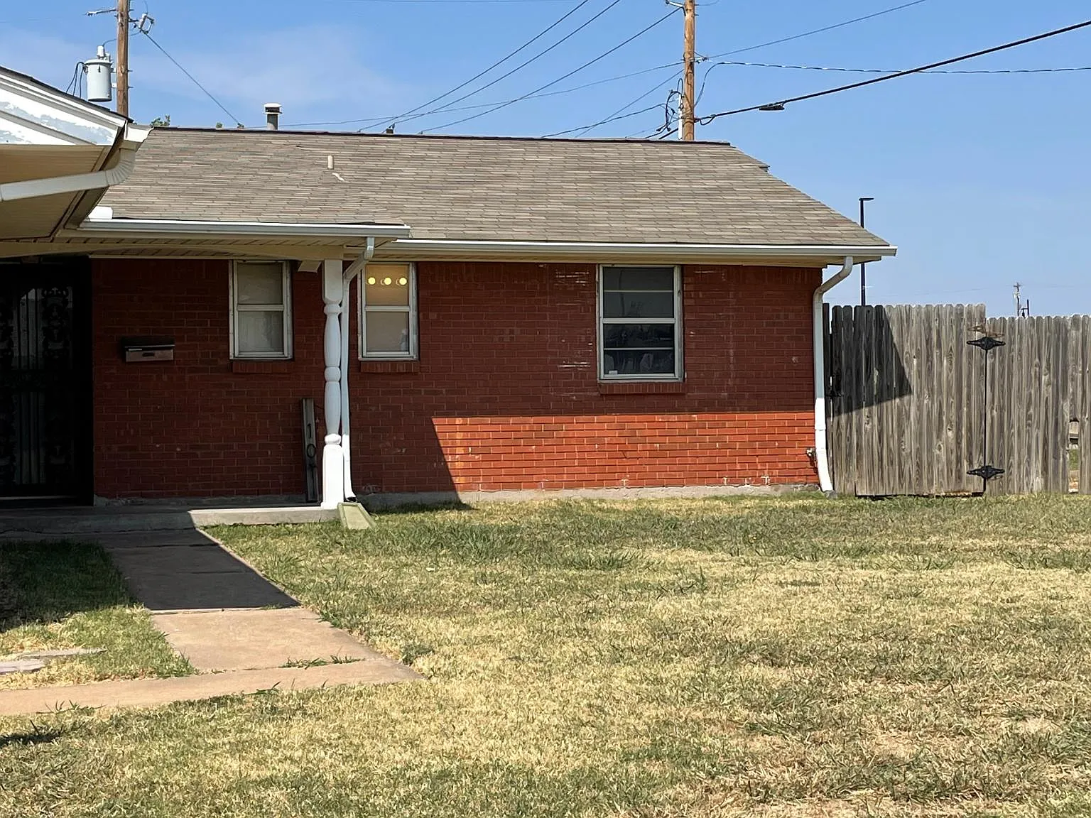 3 bed, 1.5 bath, 1075 sqft, $1,500 — Photo 1
