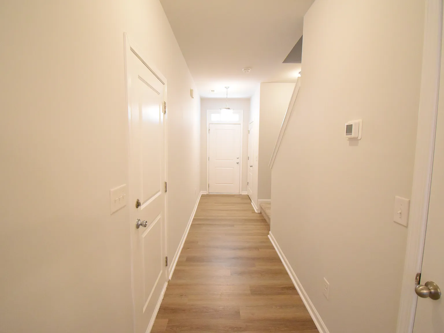 3 bed, 2.5 bath, 1713 sqft, $2,100 — Photo 2