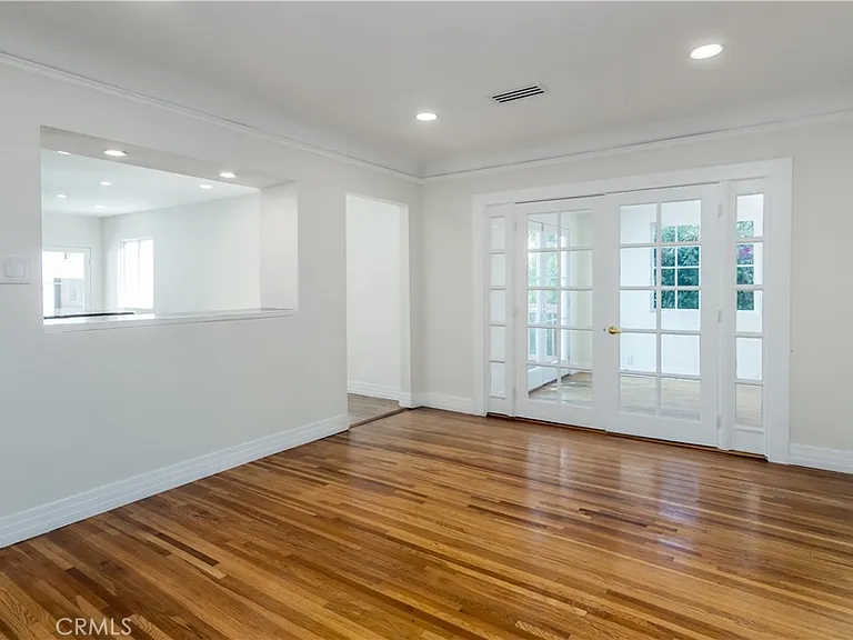 1094 S Plymouth Blvd — Photo 7